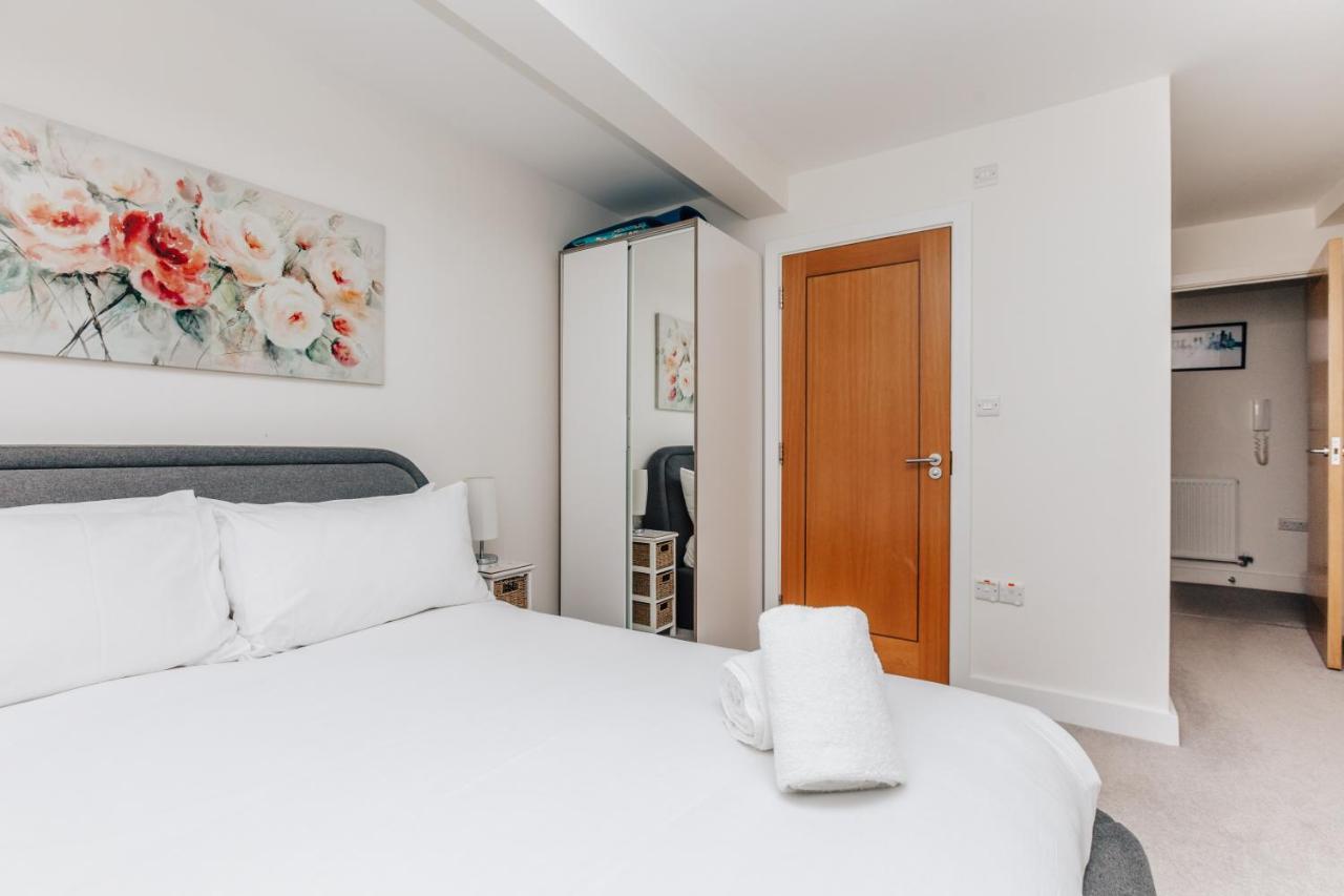 Central Modern Flat For 4-6 & Dedicated Parking Henley-on-Thames Extérieur photo