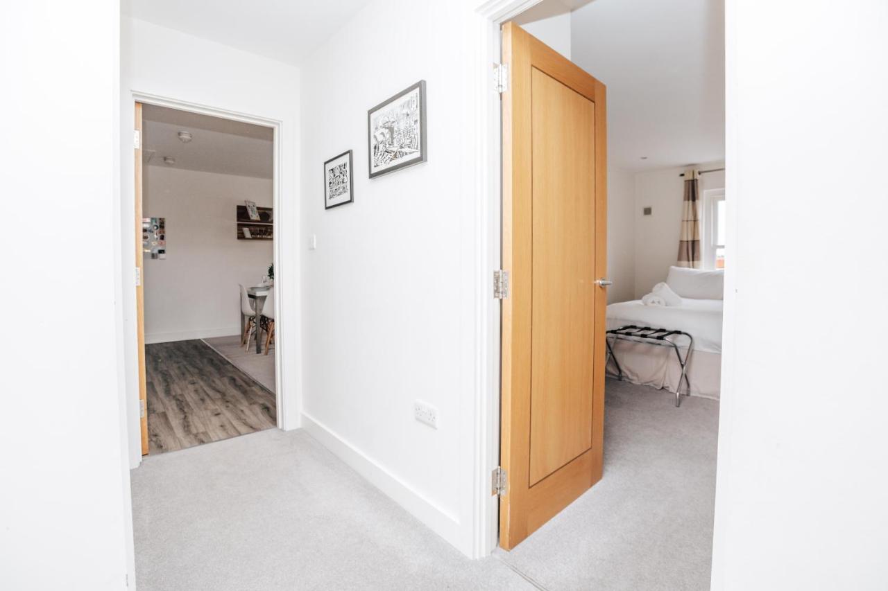 Central Modern Flat For 4-6 & Dedicated Parking Henley-on-Thames Extérieur photo