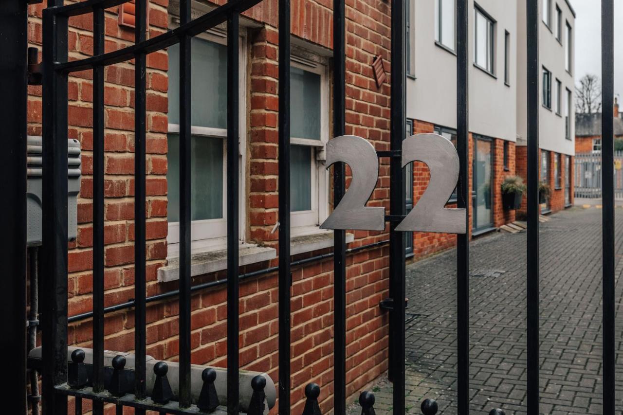 Central Modern Flat For 4-6 & Dedicated Parking Henley-on-Thames Extérieur photo