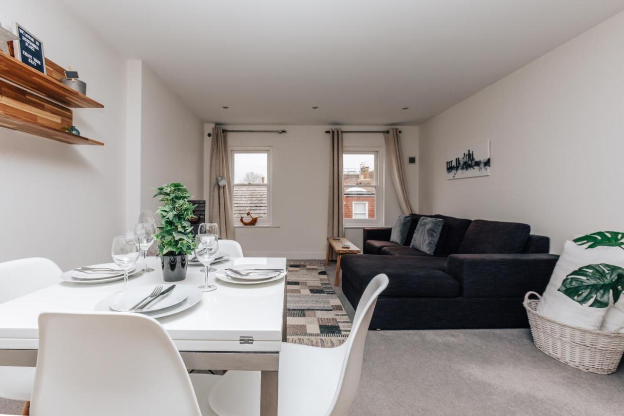 Central Modern Flat For 4-6 & Dedicated Parking Henley-on-Thames Extérieur photo