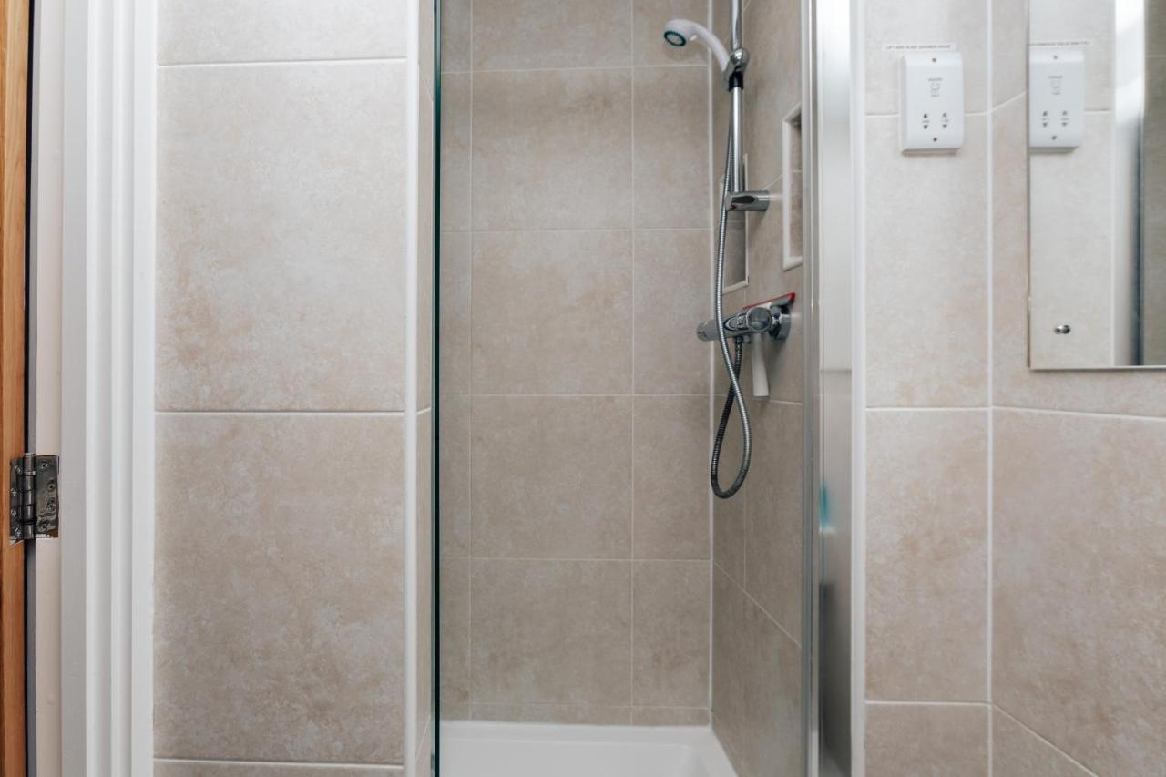 Central Modern Flat For 4-6 & Dedicated Parking Henley-on-Thames Extérieur photo