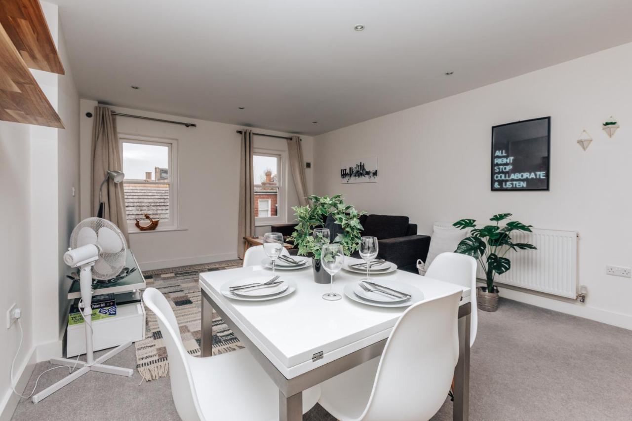 Central Modern Flat For 4-6 & Dedicated Parking Henley-on-Thames Extérieur photo
